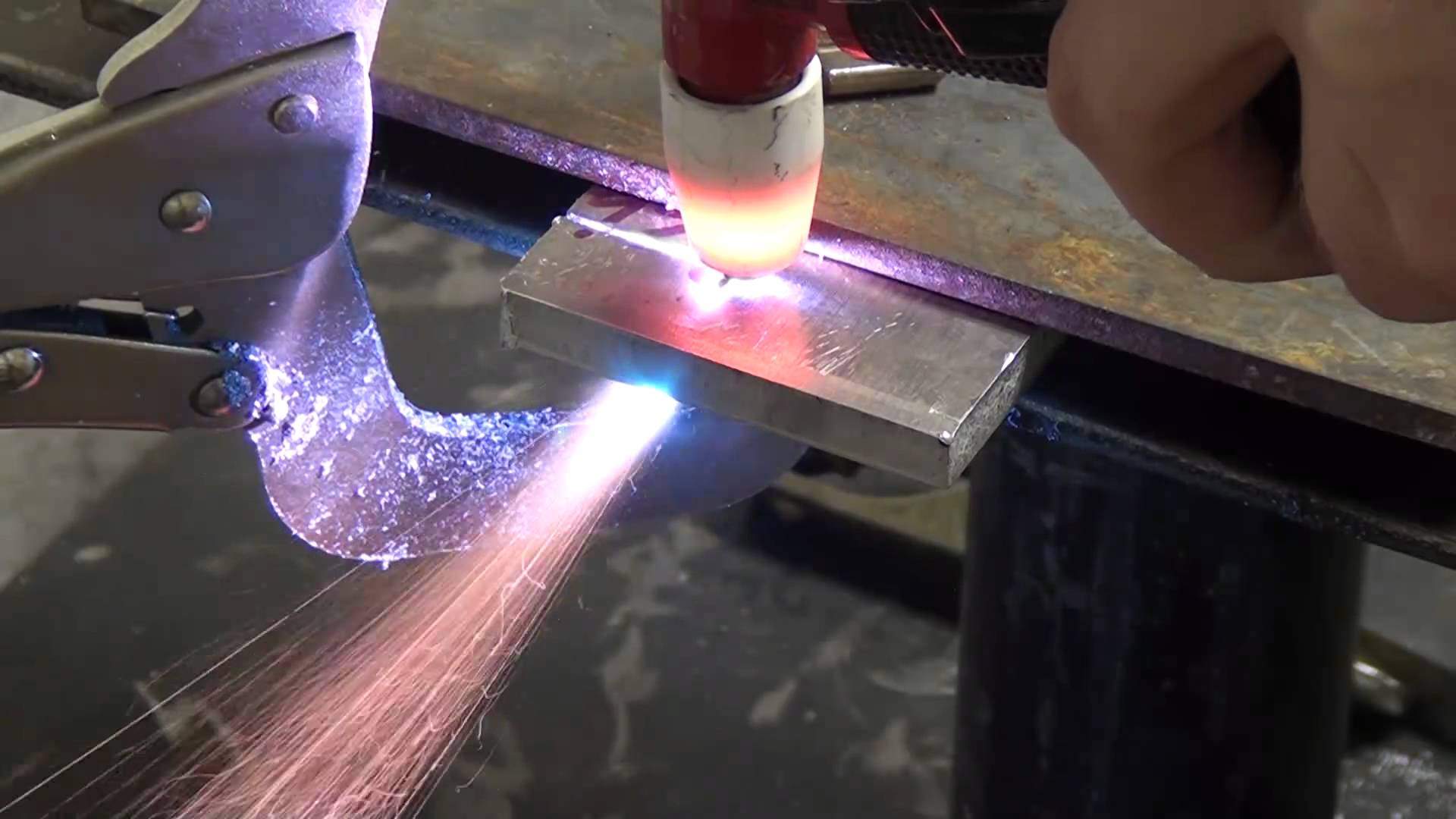 Beginners Guide To Choose The Best Plasma Cutter | Dwell+
